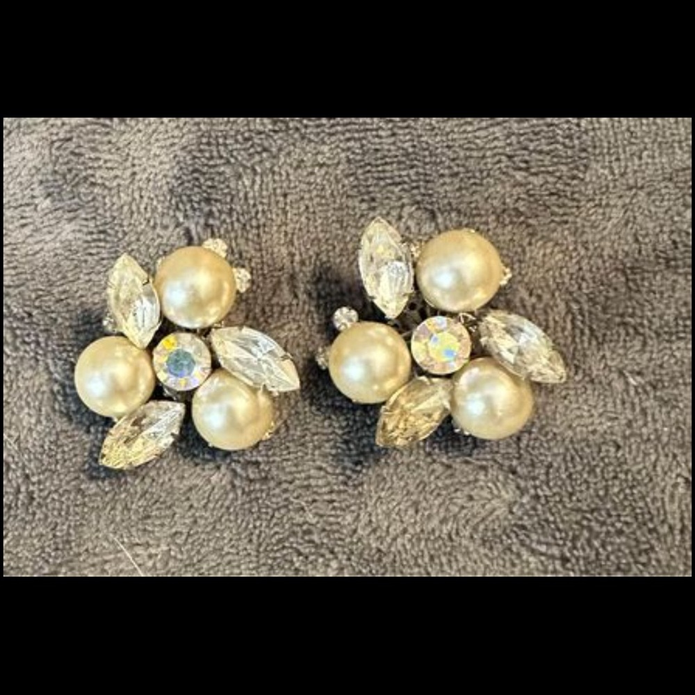 Vintage Signed Judy Lee Rhinestones And Faux Pearl Clip On Earrings